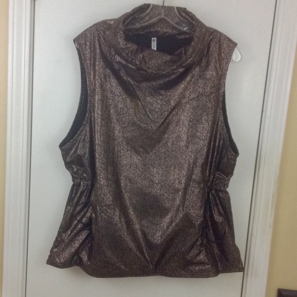Fabletics Bronze Top - Picture 3 of 6